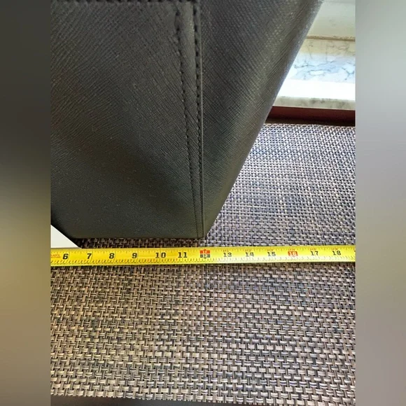 Tory Burch Small Robinson Tote - Picture 11 of 12